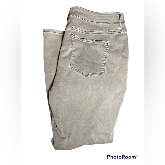 Maurices Skinny Jeans - Picture 2 of 4